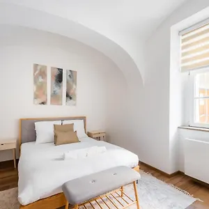 George Apartment
